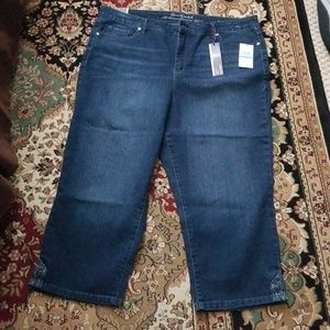 Gloria Vanderbilt Jordyn Capri dark wash denim